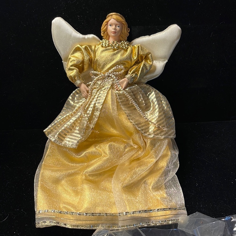 Avon Vintage (1997) “Elegant Christmas Sachet” in original package